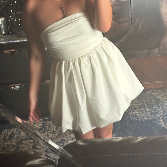 Shaima strapless white mini dress - Picture 4 of 5